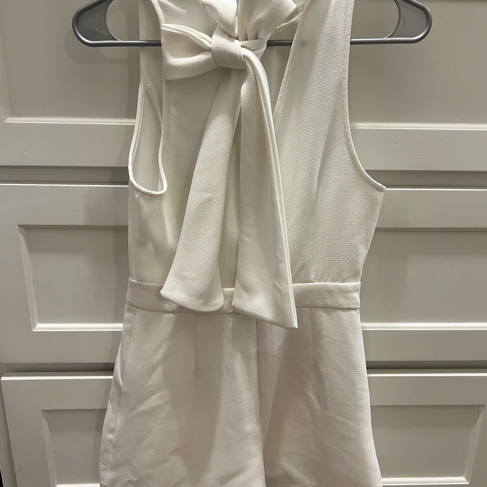 DO+BE White Sleeveless Outfit - Picture 3 of 3